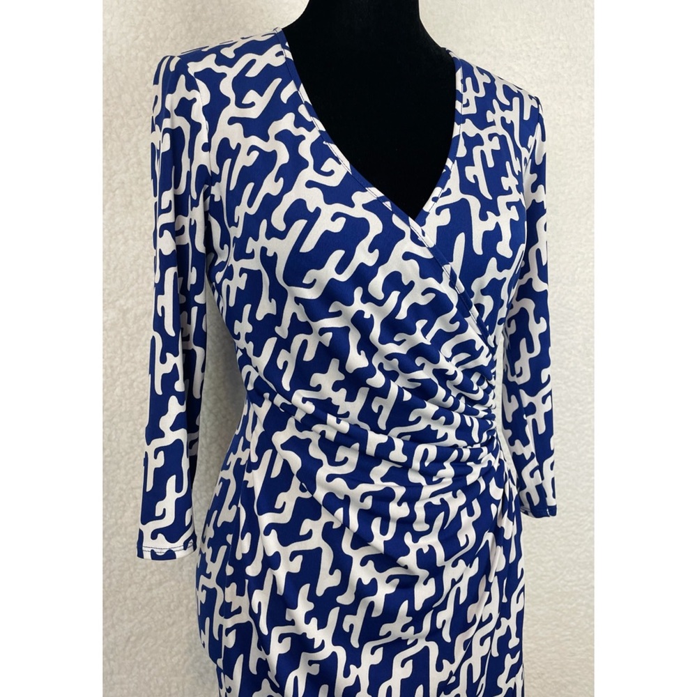 LAUNDRY • Blue and White Geometric Wrap V-Neck Mini Dress, 4P - Picture 10 of 14